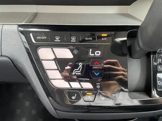 三菱 デリカミニ T プレミアム 滋賀県 2024(令6)年 1.7万km グレーⅡ ナビ/CD/DVD/Bluetooth/AppleCarPlay/フルセグテレビ/マルチアラウンドモニター/デジタルルームミラー/両側パワースライドドア/マイパイロット/e-アシスト/・衝突被害軽減ブレーキ/・踏み間違い衝突防止アシスト/・車線逸脱警報システム/・車線逸脱防止支援機能/・オートマチックハイビーム/・ふらつき警報/シートヒーター /ステアヒーター/ETC/LEDヘッドライト/オートライト/プッシュスタート /スマートキー