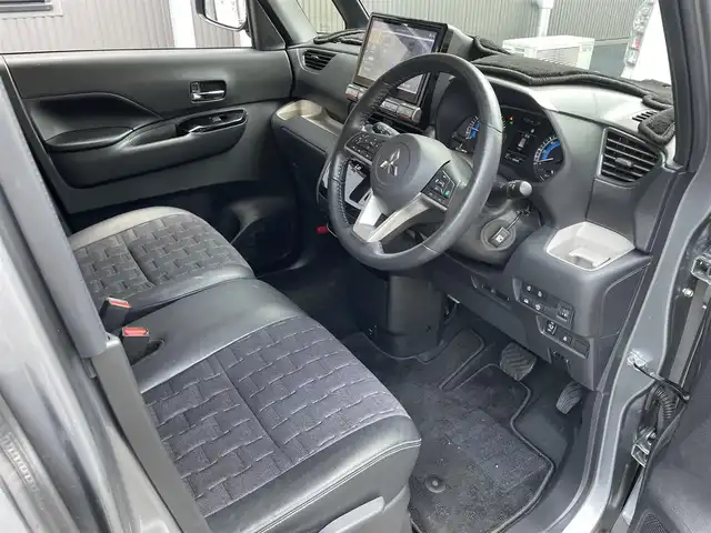三菱 デリカミニ T プレミアム 滋賀県 2024(令6)年 1.7万km グレーⅡ ナビ/CD/DVD/Bluetooth/AppleCarPlay/フルセグテレビ/マルチアラウンドモニター/デジタルルームミラー/両側パワースライドドア/マイパイロット/e-アシスト/・衝突被害軽減ブレーキ/・踏み間違い衝突防止アシスト/・車線逸脱警報システム/・車線逸脱防止支援機能/・オートマチックハイビーム/・ふらつき警報/シートヒーター /ステアヒーター/ETC/LEDヘッドライト/オートライト/プッシュスタート /スマートキー