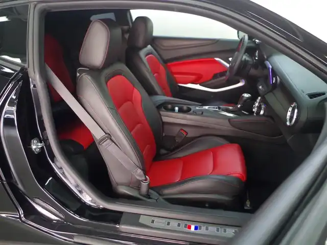 シボレー カマロ SS 兵庫県 2019(平31)年 3.8万km 黒 V8 6200cc/10速AT/Boseプレミアム9スピーカーオーディオ/AppleCarPlay/AndroidAuto対応/BT/USB/バックカメラ/ETC/マグネティックライドコントロール/Brembo社製ハイパフォーマンスブレーキシステム/純正20インチAWブラックペイント/赤黒ツートンレザーシート/シートヒーター/ベンチレーションシート/パワーシート/リヤカメラーミラー/レーンチェンジアラート/サイドブラインドゾーンアラート/LEDヘッドライト/アンビエントライト/ヘッドアップディスプレイ/スマートキー