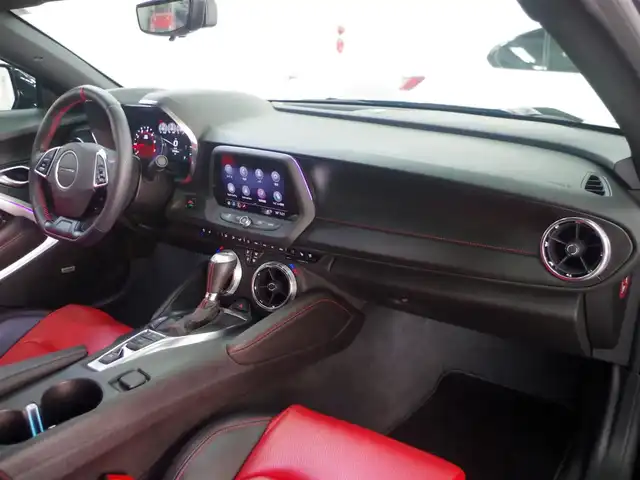 シボレー カマロ SS 兵庫県 2019(平31)年 3.8万km 黒 V8 6200cc/10速AT/Boseプレミアム9スピーカーオーディオ/AppleCarPlay/AndroidAuto対応/BT/USB/バックカメラ/ETC/マグネティックライドコントロール/Brembo社製ハイパフォーマンスブレーキシステム/純正20インチAWブラックペイント/赤黒ツートンレザーシート/シートヒーター/ベンチレーションシート/パワーシート/リヤカメラーミラー/レーンチェンジアラート/サイドブラインドゾーンアラート/LEDヘッドライト/アンビエントライト/ヘッドアップディスプレイ/スマートキー