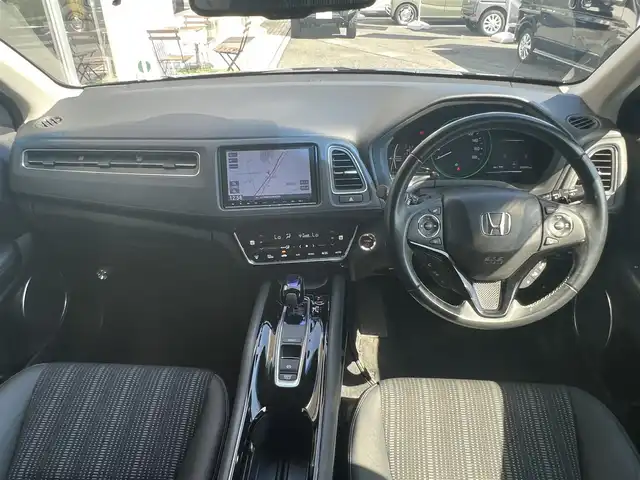 ホンダ ヴェゼル ハイブリッド Z ホンダセンシング 山口県 2017(平29)年 5.4万km クリスタルブラックパール 純正8inメモリーナビ＆/フルセグTV＆バックカメラ/純正フロアマット/純正ドアバイザー/純正LEDヘッドライト/純正LEDフォグランプ/純正17インチアルミ/純正ルーフレール/スマートキー/エンジンプッシュスタート/オートライト/パドルシフト/フロントシートヒーター/レーダークルーズコントロール/ビルトインETC