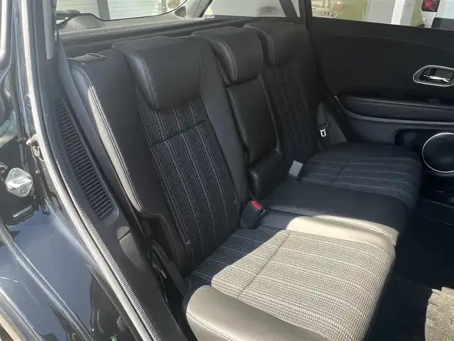 ホンダ ヴェゼル ハイブリッド Z ホンダセンシング 山口県 2017(平29)年 5.4万km クリスタルブラックパール 純正8inメモリーナビ＆/フルセグTV＆バックカメラ/純正フロアマット/純正ドアバイザー/純正LEDヘッドライト/純正LEDフォグランプ/純正17インチアルミ/純正ルーフレール/スマートキー/エンジンプッシュスタート/オートライト/パドルシフト/フロントシートヒーター/レーダークルーズコントロール/ビルトインETC