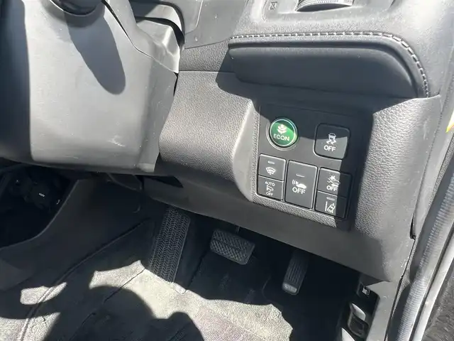 ホンダ ヴェゼル ハイブリッド Z ホンダセンシング 山口県 2017(平29)年 5.4万km クリスタルブラックパール 純正8inメモリーナビ＆/フルセグTV＆バックカメラ/純正フロアマット/純正ドアバイザー/純正LEDヘッドライト/純正LEDフォグランプ/純正17インチアルミ/純正ルーフレール/スマートキー/エンジンプッシュスタート/オートライト/パドルシフト/フロントシートヒーター/レーダークルーズコントロール/ビルトインETC