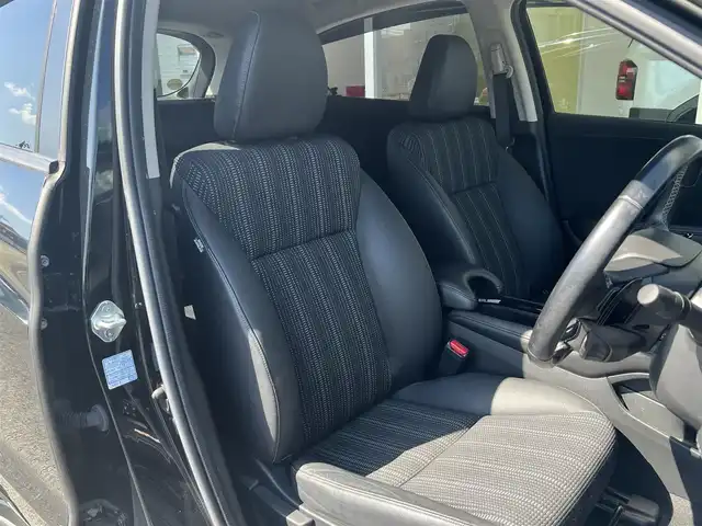 ホンダ ヴェゼル ハイブリッド Z ホンダセンシング 山口県 2017(平29)年 5.4万km クリスタルブラックパール 純正8inメモリーナビ＆/フルセグTV＆バックカメラ/純正フロアマット/純正ドアバイザー/純正LEDヘッドライト/純正LEDフォグランプ/純正17インチアルミ/純正ルーフレール/スマートキー/エンジンプッシュスタート/オートライト/パドルシフト/フロントシートヒーター/レーダークルーズコントロール/ビルトインETC