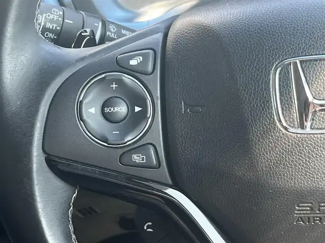 ホンダ ヴェゼル ハイブリッド Z ホンダセンシング 山口県 2017(平29)年 5.4万km クリスタルブラックパール 純正8inメモリーナビ＆/フルセグTV＆バックカメラ/純正フロアマット/純正ドアバイザー/純正LEDヘッドライト/純正LEDフォグランプ/純正17インチアルミ/純正ルーフレール/スマートキー/エンジンプッシュスタート/オートライト/パドルシフト/フロントシートヒーター/レーダークルーズコントロール/ビルトインETC