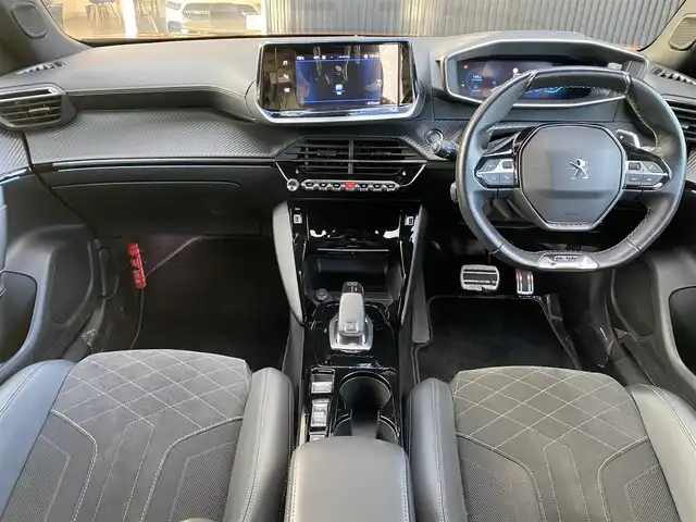 プジョー ２００８ GTライン 福岡県 2021(令3)年 1.7万km オレンジ ワンオーナー/禁煙車/ディスプレイオーディオ/バックカメラ/Bluetooth/ETC/ドライブレコーダー/追従クルーズコントロール/アクティブセーフティブレーキ/ブラインドスポットモニター/ヒルディセントコントロール/純正フロアマット/１７インチ純正AW/革巻きステアリング/ステアリングスイッチ/パドルシフト/スペアキー/スマートキー/取説
