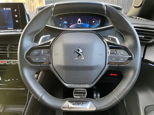 プジョー ２００８ GTライン 福岡県 2021(令3)年 1.7万km オレンジ ワンオーナー/禁煙車/ディスプレイオーディオ/バックカメラ/Bluetooth/ETC/ドライブレコーダー/追従クルーズコントロール/アクティブセーフティブレーキ/ブラインドスポットモニター/ヒルディセントコントロール/純正フロアマット/１７インチ純正AW/革巻きステアリング/ステアリングスイッチ/パドルシフト/スペアキー/スマートキー/取説