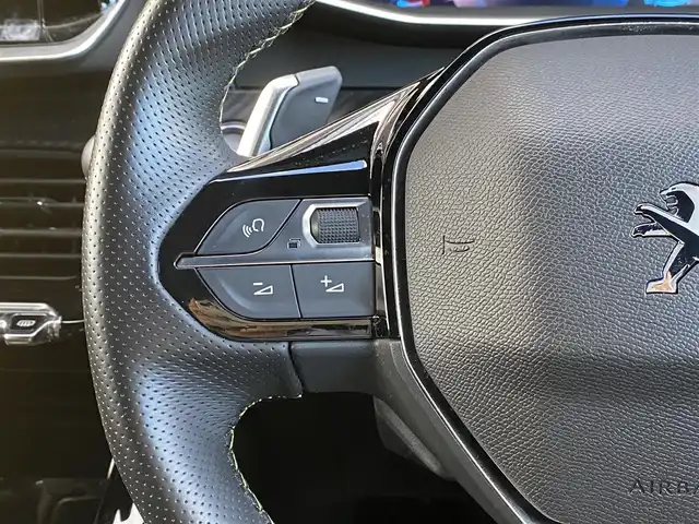 プジョー ２００８ GTライン 福岡県 2021(令3)年 1.7万km オレンジ ワンオーナー/禁煙車/ディスプレイオーディオ/バックカメラ/Bluetooth/ETC/ドライブレコーダー/追従クルーズコントロール/アクティブセーフティブレーキ/ブラインドスポットモニター/ヒルディセントコントロール/純正フロアマット/１７インチ純正AW/革巻きステアリング/ステアリングスイッチ/パドルシフト/スペアキー/スマートキー/取説