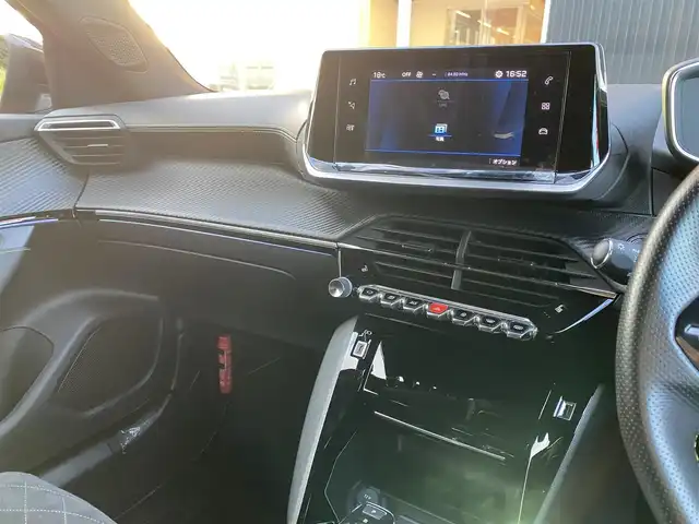 プジョー ２００８ GTライン 福岡県 2021(令3)年 1.7万km オレンジ ワンオーナー/禁煙車/ディスプレイオーディオ/バックカメラ/Bluetooth/ETC/ドライブレコーダー/追従クルーズコントロール/アクティブセーフティブレーキ/ブラインドスポットモニター/ヒルディセントコントロール/純正フロアマット/１７インチ純正AW/革巻きステアリング/ステアリングスイッチ/パドルシフト/スペアキー/スマートキー/取説