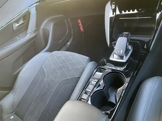 プジョー ２００８ GTライン 福岡県 2021(令3)年 1.7万km オレンジ ワンオーナー/禁煙車/ディスプレイオーディオ/バックカメラ/Bluetooth/ETC/ドライブレコーダー/追従クルーズコントロール/アクティブセーフティブレーキ/ブラインドスポットモニター/ヒルディセントコントロール/純正フロアマット/１７インチ純正AW/革巻きステアリング/ステアリングスイッチ/パドルシフト/スペアキー/スマートキー/取説