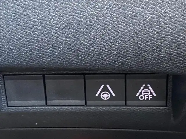 プジョー ２００８ GTライン 福岡県 2021(令3)年 1.7万km オレンジ ワンオーナー/禁煙車/ディスプレイオーディオ/バックカメラ/Bluetooth/ETC/ドライブレコーダー/追従クルーズコントロール/アクティブセーフティブレーキ/ブラインドスポットモニター/ヒルディセントコントロール/純正フロアマット/１７インチ純正AW/革巻きステアリング/ステアリングスイッチ/パドルシフト/スペアキー/スマートキー/取説