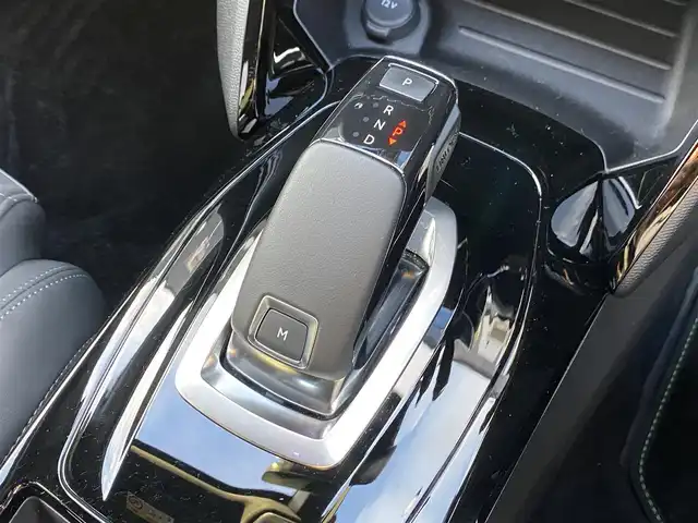 プジョー ２００８ GTライン 福岡県 2021(令3)年 1.7万km オレンジ ワンオーナー/禁煙車/ディスプレイオーディオ/バックカメラ/Bluetooth/ETC/ドライブレコーダー/追従クルーズコントロール/アクティブセーフティブレーキ/ブラインドスポットモニター/ヒルディセントコントロール/純正フロアマット/１７インチ純正AW/革巻きステアリング/ステアリングスイッチ/パドルシフト/スペアキー/スマートキー/取説