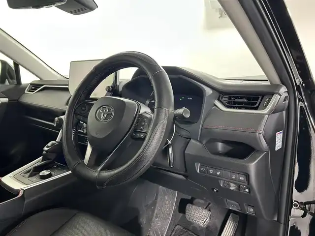 トヨタ ＲＡＶ４ HV アドベンチャー オフロードPKGⅡ 佐賀県 2023(令5)年 1.6万km アティチュードブラックマイカ 純正10.5インチディスプレイオーディオ/フルセグTV/Bluetooth/Applecarplay/Androidauto/全方位カメラ/衝突被害軽減システム/ブラインドスポットモニター/デジタルインナールームミラー/レーダークルーズコントロール/レーンアシスト/クリアランスソナー/パーキングサポートブレーキ/ロードサインアシスト/電子パーキング/ブレーキホールド/純正前後ミラ-一体型ドライブレコーダー/ビルトインETC2.0/オートライト/オートマチックハイビーム/LEDヘッドライト/LEDフォグライト/パワーバックドア/置くだけ充電/運転席パワーシート/運転席・助手席シートヒーター/運転席・助手席エアシート/ステアリングヒーター/合皮シート/メモリーシート/ISOFIX対応/純正18インチアルミホイール/純正フロアマット/スマートキー/プッシュスタート