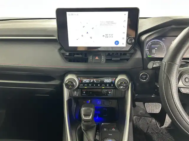 トヨタ ＲＡＶ４ HV アドベンチャー オフロードPKGⅡ 佐賀県 2023(令5)年 1.6万km アティチュードブラックマイカ 純正10.5インチディスプレイオーディオ/フルセグTV/Bluetooth/Applecarplay/Androidauto/全方位カメラ/衝突被害軽減システム/ブラインドスポットモニター/デジタルインナールームミラー/レーダークルーズコントロール/レーンアシスト/クリアランスソナー/パーキングサポートブレーキ/ロードサインアシスト/電子パーキング/ブレーキホールド/純正前後ミラ-一体型ドライブレコーダー/ビルトインETC2.0/オートライト/オートマチックハイビーム/LEDヘッドライト/LEDフォグライト/パワーバックドア/置くだけ充電/運転席パワーシート/運転席・助手席シートヒーター/運転席・助手席エアシート/ステアリングヒーター/合皮シート/メモリーシート/ISOFIX対応/純正18インチアルミホイール/純正フロアマット/スマートキー/プッシュスタート