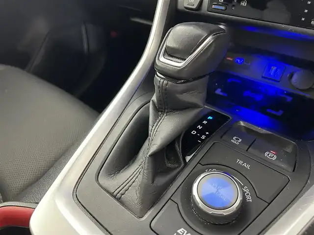 トヨタ ＲＡＶ４ HV アドベンチャー オフロードPKGⅡ 佐賀県 2023(令5)年 1.6万km アティチュードブラックマイカ 純正10.5インチディスプレイオーディオ/フルセグTV/Bluetooth/Applecarplay/Androidauto/全方位カメラ/衝突被害軽減システム/ブラインドスポットモニター/デジタルインナールームミラー/レーダークルーズコントロール/レーンアシスト/クリアランスソナー/パーキングサポートブレーキ/ロードサインアシスト/電子パーキング/ブレーキホールド/純正前後ミラ-一体型ドライブレコーダー/ビルトインETC2.0/オートライト/オートマチックハイビーム/LEDヘッドライト/LEDフォグライト/パワーバックドア/置くだけ充電/運転席パワーシート/運転席・助手席シートヒーター/運転席・助手席エアシート/ステアリングヒーター/合皮シート/メモリーシート/ISOFIX対応/純正18インチアルミホイール/純正フロアマット/スマートキー/プッシュスタート