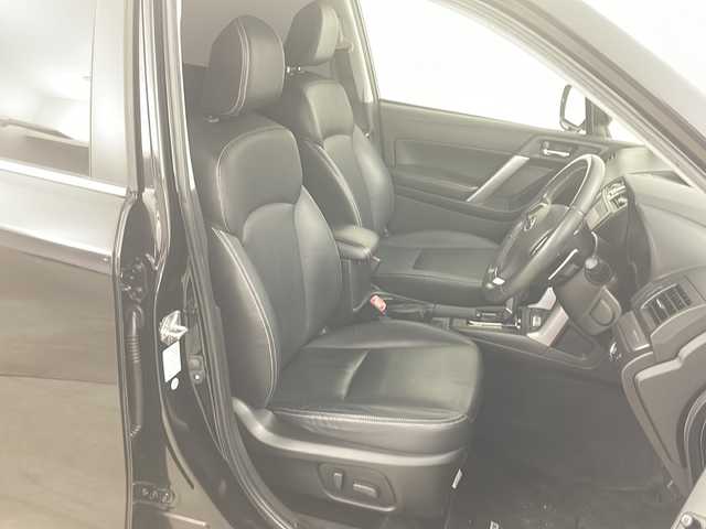 スバル フォレスター 2．0i－S アイサイト 道央・札幌 2013(平25)年 5.5万km クリスタルブラックシリカ ・4WD/・寒冷地仕様/・社外ナビ(TV/BT/DVD/CD)/・バックカメラ/・アイサイト/・パドルシフト/・アダプティブクルーズコントロール/・パワーバックドア/・レザーシート/・前席シートヒーター＆パワーシート/・アイドリングストップ/・X-MODE/・SI-DRIVE/・オートライト/・キセノンヘッドライト/・横滑り防止装置/・前後コーナーセンサー/・盗難防止装置/・衝突被害軽減ブレーキ