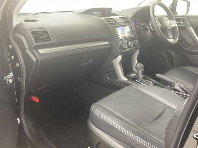 スバル フォレスター 2．0i－S アイサイト 道央・札幌 2013(平25)年 5.5万km クリスタルブラックシリカ ・4WD/・寒冷地仕様/・社外ナビ(TV/BT/DVD/CD)/・バックカメラ/・アイサイト/・パドルシフト/・アダプティブクルーズコントロール/・パワーバックドア/・レザーシート/・前席シートヒーター＆パワーシート/・アイドリングストップ/・X-MODE/・SI-DRIVE/・オートライト/・キセノンヘッドライト/・横滑り防止装置/・前後コーナーセンサー/・盗難防止装置/・衝突被害軽減ブレーキ