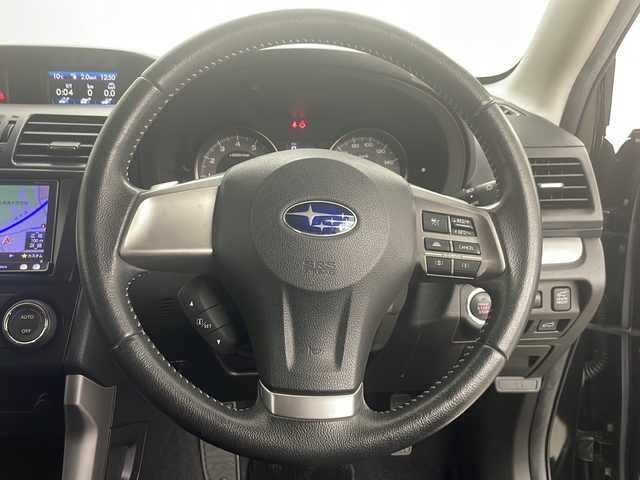 スバル フォレスター 2．0i－S アイサイト 道央・札幌 2013(平25)年 5.5万km クリスタルブラックシリカ ・4WD/・寒冷地仕様/・社外ナビ(TV/BT/DVD/CD)/・バックカメラ/・アイサイト/・パドルシフト/・アダプティブクルーズコントロール/・パワーバックドア/・レザーシート/・前席シートヒーター＆パワーシート/・アイドリングストップ/・X-MODE/・SI-DRIVE/・オートライト/・キセノンヘッドライト/・横滑り防止装置/・前後コーナーセンサー/・盗難防止装置/・衝突被害軽減ブレーキ