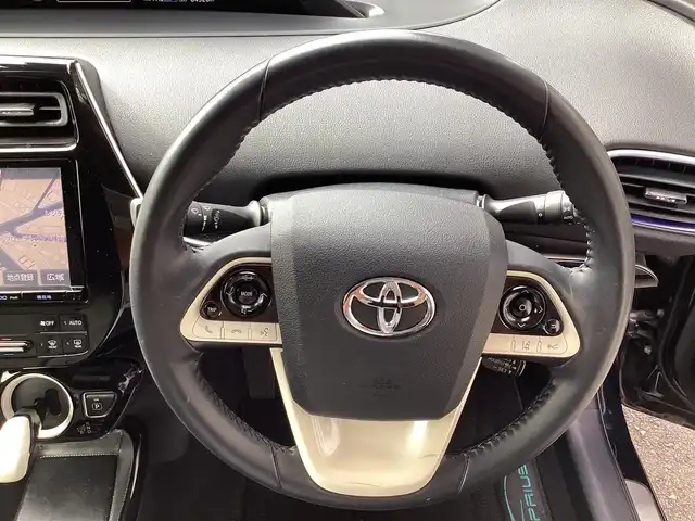 トヨタ プリウス S ツーリングセレクション 愛知県 2016(平28)年 6.5万km アティチュードブラックマイカ スマートキー　/セーフティセンスP /純正SDナビ　/フルセグ　/バックカメラ　/ビルトインETC /レーダークルーズコントロール　/LDA /AHB /ステアリングスイッチ　/シートヒーター　/LEDヘッド　/黒皮シート
