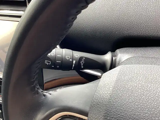 トヨタ プリウス S ツーリングセレクション 愛知県 2016(平28)年 6.5万km アティチュードブラックマイカ スマートキー　/セーフティセンスP /純正SDナビ　/フルセグ　/バックカメラ　/ビルトインETC /レーダークルーズコントロール　/LDA /AHB /ステアリングスイッチ　/シートヒーター　/LEDヘッド　/黒皮シート