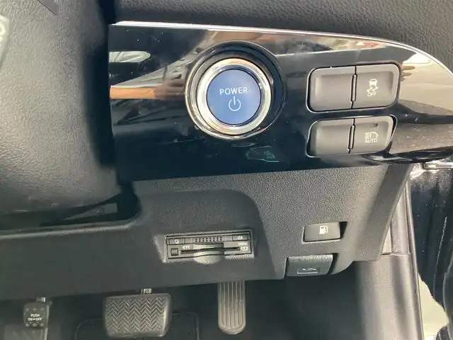 トヨタ プリウス S ツーリングセレクション 愛知県 2016(平28)年 6.5万km アティチュードブラックマイカ スマートキー　/セーフティセンスP /純正SDナビ　/フルセグ　/バックカメラ　/ビルトインETC /レーダークルーズコントロール　/LDA /AHB /ステアリングスイッチ　/シートヒーター　/LEDヘッド　/黒皮シート