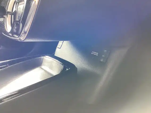 トヨタ プリウス S ツーリングセレクション 愛知県 2016(平28)年 6.5万km アティチュードブラックマイカ スマートキー　/セーフティセンスP /純正SDナビ　/フルセグ　/バックカメラ　/ビルトインETC /レーダークルーズコントロール　/LDA /AHB /ステアリングスイッチ　/シートヒーター　/LEDヘッド　/黒皮シート