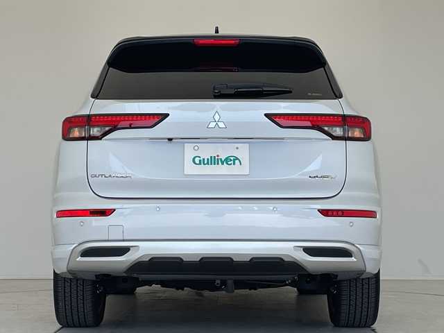 三菱 アウトランダー ＰＨＥＶ P 愛知県 2024(令6)年 0.2万km 白 プレミアムサウンドBBOSE/マイパイロット/純正9型ディスプレイオーディオナビ/レーダークルーズコントロール/全方位カメラ/サンルーフ/シートヒーター/バックカメラ/オートホールド/パワーシート/ヘッドアップディスプレイ/コーナーセンサー/純正アルミホイール/ブラインドスポットモニター/パドルシフト/ステアリングヒーター/レーンキープアシスト/ダウンヒルアシストコントロール/オートマチックハイビーム/ワイヤレス充電機/ステアリングスイッチ/スマートキー/プッシュスタート