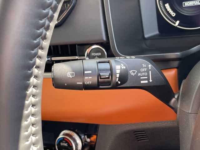 三菱 アウトランダー ＰＨＥＶ P 愛知県 2024(令6)年 0.2万km 白 プレミアムサウンドBBOSE/マイパイロット/純正9型ディスプレイオーディオナビ/レーダークルーズコントロール/全方位カメラ/サンルーフ/シートヒーター/バックカメラ/オートホールド/パワーシート/ヘッドアップディスプレイ/コーナーセンサー/純正アルミホイール/ブラインドスポットモニター/パドルシフト/ステアリングヒーター/レーンキープアシスト/ダウンヒルアシストコントロール/オートマチックハイビーム/ワイヤレス充電機/ステアリングスイッチ/スマートキー/プッシュスタート