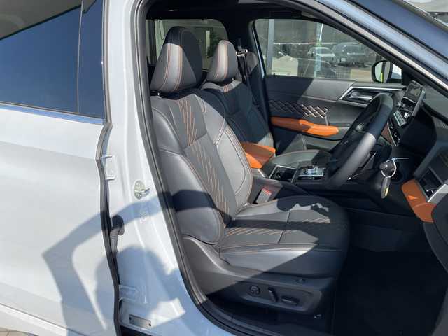 三菱 アウトランダー ＰＨＥＶ P 愛知県 2024(令6)年 0.2万km 白 プレミアムサウンドBBOSE/マイパイロット/純正9型ディスプレイオーディオナビ/レーダークルーズコントロール/全方位カメラ/サンルーフ/シートヒーター/バックカメラ/オートホールド/パワーシート/ヘッドアップディスプレイ/コーナーセンサー/純正アルミホイール/ブラインドスポットモニター/パドルシフト/ステアリングヒーター/レーンキープアシスト/ダウンヒルアシストコントロール/オートマチックハイビーム/ワイヤレス充電機/ステアリングスイッチ/スマートキー/プッシュスタート