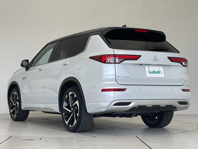 三菱 アウトランダー ＰＨＥＶ P 愛知県 2024(令6)年 0.2万km 白 プレミアムサウンドBBOSE/マイパイロット/純正9型ディスプレイオーディオナビ/レーダークルーズコントロール/全方位カメラ/サンルーフ/シートヒーター/バックカメラ/オートホールド/パワーシート/ヘッドアップディスプレイ/コーナーセンサー/純正アルミホイール/ブラインドスポットモニター/パドルシフト/ステアリングヒーター/レーンキープアシスト/ダウンヒルアシストコントロール/オートマチックハイビーム/ワイヤレス充電機/ステアリングスイッチ/スマートキー/プッシュスタート