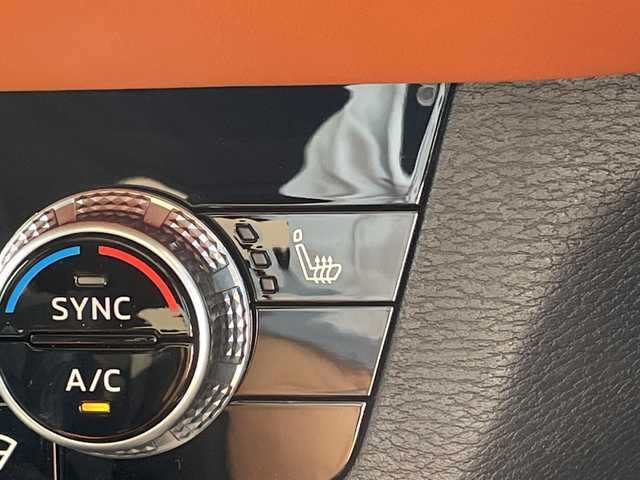 三菱 アウトランダー ＰＨＥＶ P 愛知県 2024(令6)年 0.2万km 白 プレミアムサウンドBBOSE/マイパイロット/純正9型ディスプレイオーディオナビ/レーダークルーズコントロール/全方位カメラ/サンルーフ/シートヒーター/バックカメラ/オートホールド/パワーシート/ヘッドアップディスプレイ/コーナーセンサー/純正アルミホイール/ブラインドスポットモニター/パドルシフト/ステアリングヒーター/レーンキープアシスト/ダウンヒルアシストコントロール/オートマチックハイビーム/ワイヤレス充電機/ステアリングスイッチ/スマートキー/プッシュスタート