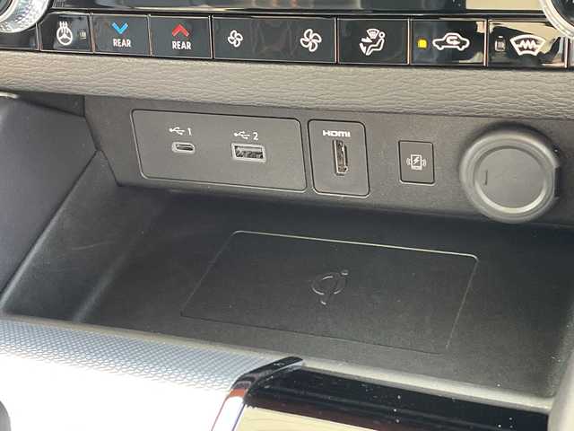 三菱 アウトランダー ＰＨＥＶ P 愛知県 2024(令6)年 0.2万km 白 プレミアムサウンドBBOSE/マイパイロット/純正9型ディスプレイオーディオナビ/レーダークルーズコントロール/全方位カメラ/サンルーフ/シートヒーター/バックカメラ/オートホールド/パワーシート/ヘッドアップディスプレイ/コーナーセンサー/純正アルミホイール/ブラインドスポットモニター/パドルシフト/ステアリングヒーター/レーンキープアシスト/ダウンヒルアシストコントロール/オートマチックハイビーム/ワイヤレス充電機/ステアリングスイッチ/スマートキー/プッシュスタート