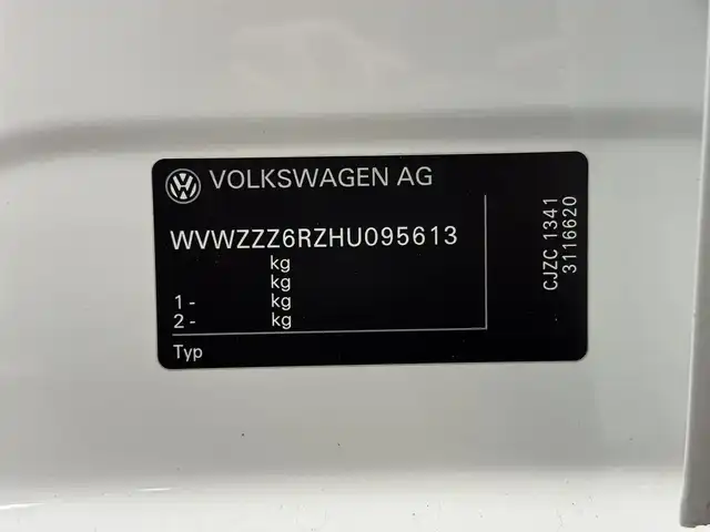 フォルクスワーゲン ポロ TSIハイライン 三重県 2017(平29)年 2万km ピュアホワイト プレミアムガソリン/FF/MTモード付フロア7AT（DSG）/【OP】純正 7インチナビ 716SDCW*/（FM/AM/TV/MUSIC CATCHER/USB/iPod/CD/DVD/Bluetooth/SD/VTR）/バックカメラ/【OP】ETC2.0*/安全/・プリクラッシュブレーキシステム“Front Assist”（シティエマージェンシーブレーキ機能付）/・ドライバー疲労検知システム“Fatigue Detection System”/・アダプティブクルーズコントロール“ACC”（全車速追従機能付）/・エマージェンシーストップシグナル/・ポストコリジョンブレーキシステム/・衝突感知自動ロック解除機能/・ESC（エレクトロニック・スタビリティ・コントロール）/など/装備/・ハーフレザーシート（アルカンターラ＆レザレット）/・シートヒーター（D/N）/・オートエアコン/・オートライト/・LEDヘッドライト（オートハイトコントロール機能、LEDポジションランプ付）/・フォグランプ（フロント、リヤ）/・レインセンサー/・自動防眩ルームミラー/・パドルシフト/・ステアリングスイッチ/・電動格納ドアミラー/・純正16inAW/・リモコンドアロック付折畳み式メインキーx2/・保/取/など
