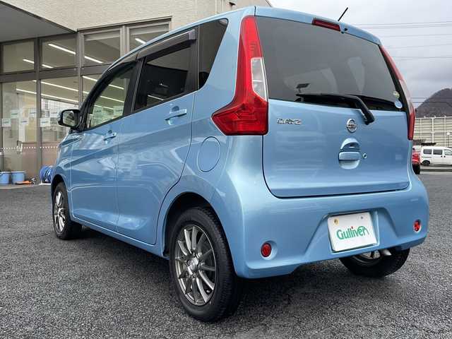 日産 デイズ X 山形県 2017(平29)年 2.4万km アイスブルー ・ワンオーナー/・純正ナビ/フルセグ/CD/Bluetooth/・全方位カメラ/・エマージェンシーブレーキ/・ステアリングスイッチ/・純正マット/・純正ホイールキャップスチールホイール＋スタッドレスタイヤ車載/・保証書/・取扱説明書