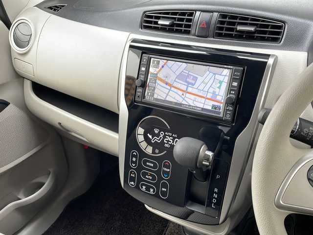 日産 デイズ X 山形県 2017(平29)年 2.4万km アイスブルー ・ワンオーナー/・純正ナビ/フルセグ/CD/Bluetooth/・全方位カメラ/・エマージェンシーブレーキ/・ステアリングスイッチ/・純正マット/・純正ホイールキャップスチールホイール＋スタッドレスタイヤ車載/・保証書/・取扱説明書