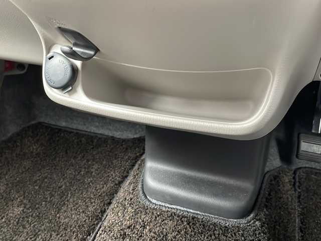 日産 デイズ X 山形県 2017(平29)年 2.4万km アイスブルー ・ワンオーナー/・純正ナビ/フルセグ/CD/Bluetooth/・全方位カメラ/・エマージェンシーブレーキ/・ステアリングスイッチ/・純正マット/・純正ホイールキャップスチールホイール＋スタッドレスタイヤ車載/・保証書/・取扱説明書