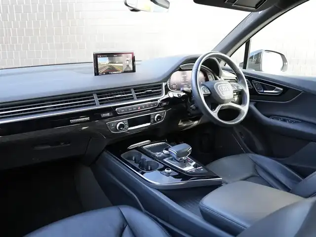 アウディ Ｑ７ ブラックスタイリング 静岡県 2019(令1)年 3.6万km 黒 ブラックレザーシート/シートヒーター/パワーシート/３列シート/BOSEプレミアムサウンド/ミシュランPS4 SUV 装着/２０インチブラックスタイリングアルミホイール/純正MMIメモリナビ/３６０°カメラ/Carplay＆AndroidAuto対応可能です。/フルセグTV/BT・DVD・USB/ETC２．０/マトリックスLEDライト/アンビエントライト/パーキングエイド/ACC/渋滞アシスト/エフィシェンシアシスト/Audiプレセンス/サイドアシスト/アクティブレーンアシスト/レインセンサー/エアサスペンション