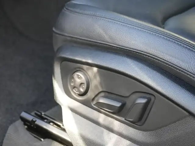 アウディ Ｑ７ ブラックスタイリング 静岡県 2019(令1)年 3.6万km 黒 ブラックレザーシート/シートヒーター/パワーシート/３列シート/BOSEプレミアムサウンド/ミシュランPS4 SUV 装着/２０インチブラックスタイリングアルミホイール/純正MMIメモリナビ/３６０°カメラ/Carplay＆AndroidAuto対応可能です。/フルセグTV/BT・DVD・USB/ETC２．０/マトリックスLEDライト/アンビエントライト/パーキングエイド/ACC/渋滞アシスト/エフィシェンシアシスト/Audiプレセンス/サイドアシスト/アクティブレーンアシスト/レインセンサー/エアサスペンション