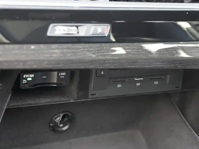 アウディ Ｑ７ ブラックスタイリング 静岡県 2019(令1)年 3.6万km 黒 ブラックレザーシート/シートヒーター/パワーシート/３列シート/BOSEプレミアムサウンド/ミシュランPS4 SUV 装着/２０インチブラックスタイリングアルミホイール/純正MMIメモリナビ/３６０°カメラ/Carplay＆AndroidAuto対応可能です。/フルセグTV/BT・DVD・USB/ETC２．０/マトリックスLEDライト/アンビエントライト/パーキングエイド/ACC/渋滞アシスト/エフィシェンシアシスト/Audiプレセンス/サイドアシスト/アクティブレーンアシスト/レインセンサー/エアサスペンション