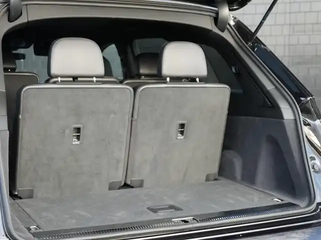 アウディ Ｑ７ ブラックスタイリング 静岡県 2019(令1)年 3.6万km 黒 ブラックレザーシート/シートヒーター/パワーシート/３列シート/BOSEプレミアムサウンド/ミシュランPS4 SUV 装着/２０インチブラックスタイリングアルミホイール/純正MMIメモリナビ/３６０°カメラ/Carplay＆AndroidAuto対応可能です。/フルセグTV/BT・DVD・USB/ETC２．０/マトリックスLEDライト/アンビエントライト/パーキングエイド/ACC/渋滞アシスト/エフィシェンシアシスト/Audiプレセンス/サイドアシスト/アクティブレーンアシスト/レインセンサー/エアサスペンション