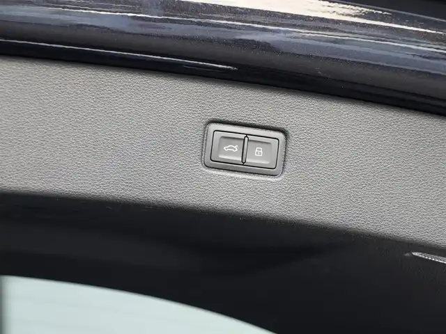 アウディ Ｑ７ ブラックスタイリング 静岡県 2019(令1)年 3.6万km 黒 ブラックレザーシート/シートヒーター/パワーシート/３列シート/BOSEプレミアムサウンド/ミシュランPS4 SUV 装着/２０インチブラックスタイリングアルミホイール/純正MMIメモリナビ/３６０°カメラ/Carplay＆AndroidAuto対応可能です。/フルセグTV/BT・DVD・USB/ETC２．０/マトリックスLEDライト/アンビエントライト/パーキングエイド/ACC/渋滞アシスト/エフィシェンシアシスト/Audiプレセンス/サイドアシスト/アクティブレーンアシスト/レインセンサー/エアサスペンション