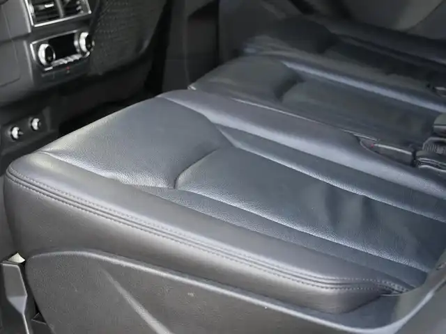 アウディ Ｑ７ ブラックスタイリング 静岡県 2019(令1)年 3.6万km 黒 ブラックレザーシート/シートヒーター/パワーシート/３列シート/BOSEプレミアムサウンド/ミシュランPS4 SUV 装着/２０インチブラックスタイリングアルミホイール/純正MMIメモリナビ/３６０°カメラ/Carplay＆AndroidAuto対応可能です。/フルセグTV/BT・DVD・USB/ETC２．０/マトリックスLEDライト/アンビエントライト/パーキングエイド/ACC/渋滞アシスト/エフィシェンシアシスト/Audiプレセンス/サイドアシスト/アクティブレーンアシスト/レインセンサー/エアサスペンション