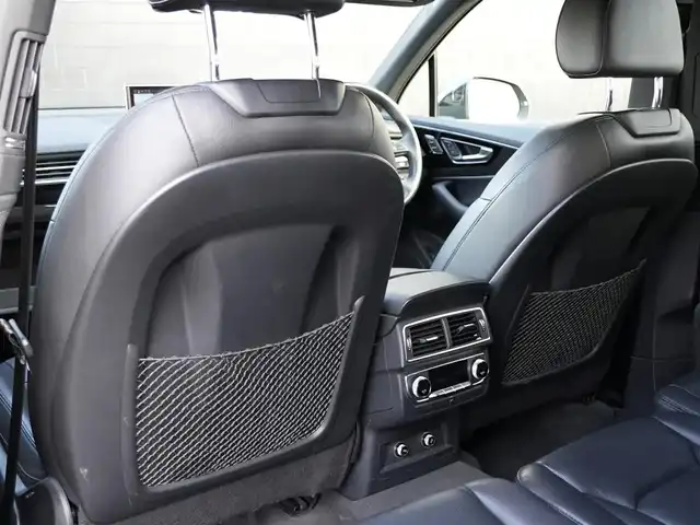 アウディ Ｑ７ ブラックスタイリング 静岡県 2019(令1)年 3.6万km 黒 ブラックレザーシート/シートヒーター/パワーシート/３列シート/BOSEプレミアムサウンド/ミシュランPS4 SUV 装着/２０インチブラックスタイリングアルミホイール/純正MMIメモリナビ/３６０°カメラ/Carplay＆AndroidAuto対応可能です。/フルセグTV/BT・DVD・USB/ETC２．０/マトリックスLEDライト/アンビエントライト/パーキングエイド/ACC/渋滞アシスト/エフィシェンシアシスト/Audiプレセンス/サイドアシスト/アクティブレーンアシスト/レインセンサー/エアサスペンション