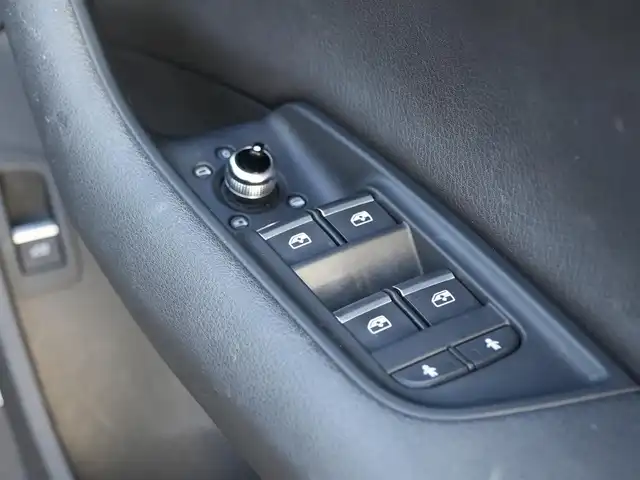 アウディ Ｑ７ ブラックスタイリング 静岡県 2019(令1)年 3.6万km 黒 ブラックレザーシート/シートヒーター/パワーシート/３列シート/BOSEプレミアムサウンド/ミシュランPS4 SUV 装着/２０インチブラックスタイリングアルミホイール/純正MMIメモリナビ/３６０°カメラ/Carplay＆AndroidAuto対応可能です。/フルセグTV/BT・DVD・USB/ETC２．０/マトリックスLEDライト/アンビエントライト/パーキングエイド/ACC/渋滞アシスト/エフィシェンシアシスト/Audiプレセンス/サイドアシスト/アクティブレーンアシスト/レインセンサー/エアサスペンション