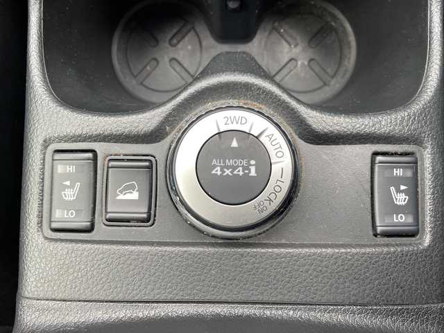 日産 エクストレイル ハイブリッド 20X エマージェンシーブレーキ 山形県 2015(平27)年 8.2万km ダークメタルグレー エマージェンシーブレーキ/車線逸脱警報/後側方車両検知警報/横滑り防止装置/純正SDナビ/（フルセグ/CD/BT/AUX/USB）/全周囲カメラ/サンルーフ/ハーフレザー/撥水シート/シートヒーター/ミラーヒーター/コーナーセンサー/ダウンヒルアシストコントロール/スマートキー×2/17インチ純正アルミホイール/プッシュスタート