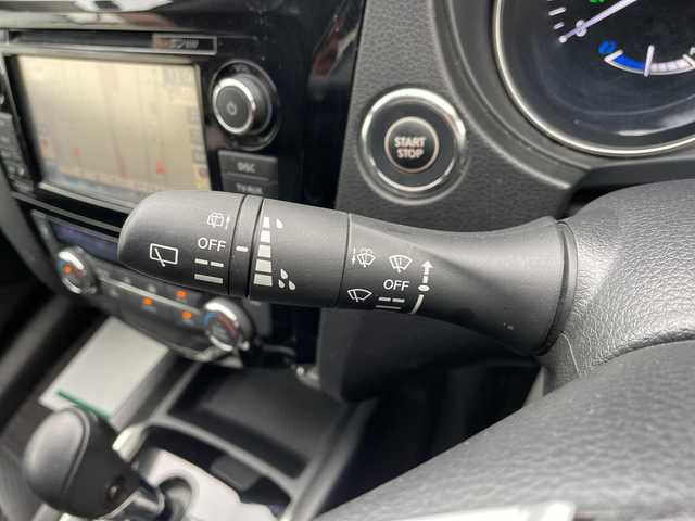 日産 エクストレイル ハイブリッド 20X エマージェンシーブレーキ 山形県 2015(平27)年 8.2万km ダークメタルグレー エマージェンシーブレーキ/車線逸脱警報/後側方車両検知警報/横滑り防止装置/純正SDナビ/（フルセグ/CD/BT/AUX/USB）/全周囲カメラ/サンルーフ/ハーフレザー/撥水シート/シートヒーター/ミラーヒーター/コーナーセンサー/ダウンヒルアシストコントロール/スマートキー×2/17インチ純正アルミホイール/プッシュスタート