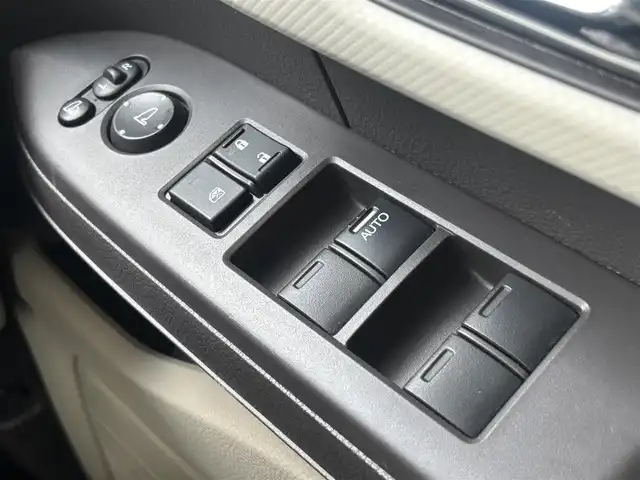 ホンダ Ｎ ＢＯＸ G L ターボ ホンダセンシング 福岡県 2020(令2)年 5.6万km クリスタルブラックパール 社外ＳＤナビ　/シートヒーター　/ＵＳＢ２口　/パドルシフト　/クルーズコントロール　/プッシュスタート　/オートライト　/両側パワースライドドア　/純正ＥＴＣ　/ステアリングスイッチ　/サイドバイザー　/レーンキープ