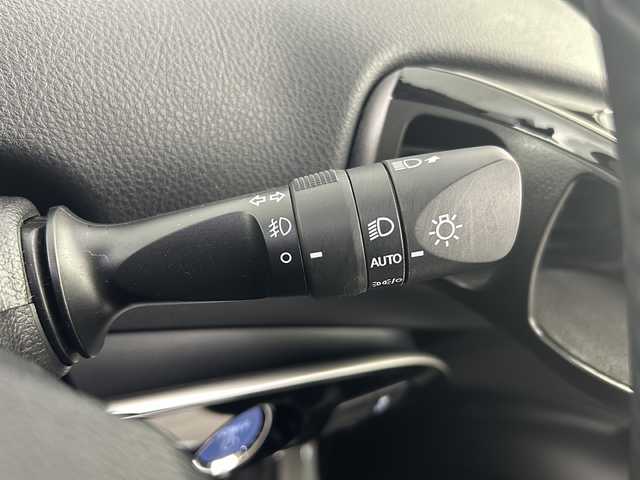 トヨタ プリウス SセーフティプラスⅡ 愛知県 2020(令2)年 2.6万km プラチナホワイトパールマイカ TRDエアロ/純正7インチＳＤナビ【NSZT-W68T】/・フルセグ/ＣＤ/ＤＶＤ/Ｂｌｕｅｔｏｏｔｈ　/全方位カメラ　/Toyota Safety Sense/・衝突軽減ブレーキ　/・アダプティブクルーズコントロール　/・レーンキープアシスト　/・オートハイビーム/前後ドライブレコーダー　/ビルトインＥＴＣ2.0　/LEDヘッドライト/モデリスタ15インチAW/ブラインドスポットモニター/AC100V充電/革巻きステアリング/ステアリングスイッチ/スマートキー＆プッシュスタート