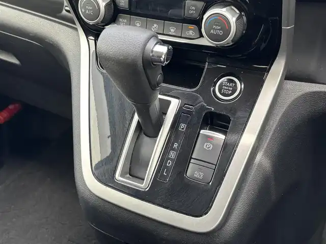 日産 セレナ ハイウェイスター プロパイロットED 大分県 2017(平29)年 8.2万km ダイヤモンドブラック ・純正ナビ(CD.DVD.SD.BT)/・バックカメラ/・プロパイロット/・フルセグテレビ/・Fダウンモニター/・エマージェンシーブレーキ/・コーナーセンサー/・両側パワースライドドア/・ETC/・ドライブレコーダー/・オートホールド/・ステアリングリモコン