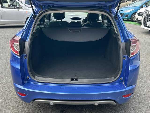 ルノー メガーヌ エステート GT220 神奈川県 2015(平27)年 4.3万km 青 クルーズコントロール/スピードリミッター/エレクトロニックスタビリティコントロール/トラクションコントロール/Bluetooth付/Wエアバッグ/純正アルミ/バックカメラ/純正フロアマット/ETC/ドラレコ/ABS/革ハンドル/ハーフレザーシート/USB/AUX/オールオートパワーウィンドウ/集中ドアロック/アイドリングストップ/オートライト/スペアタイヤ×１